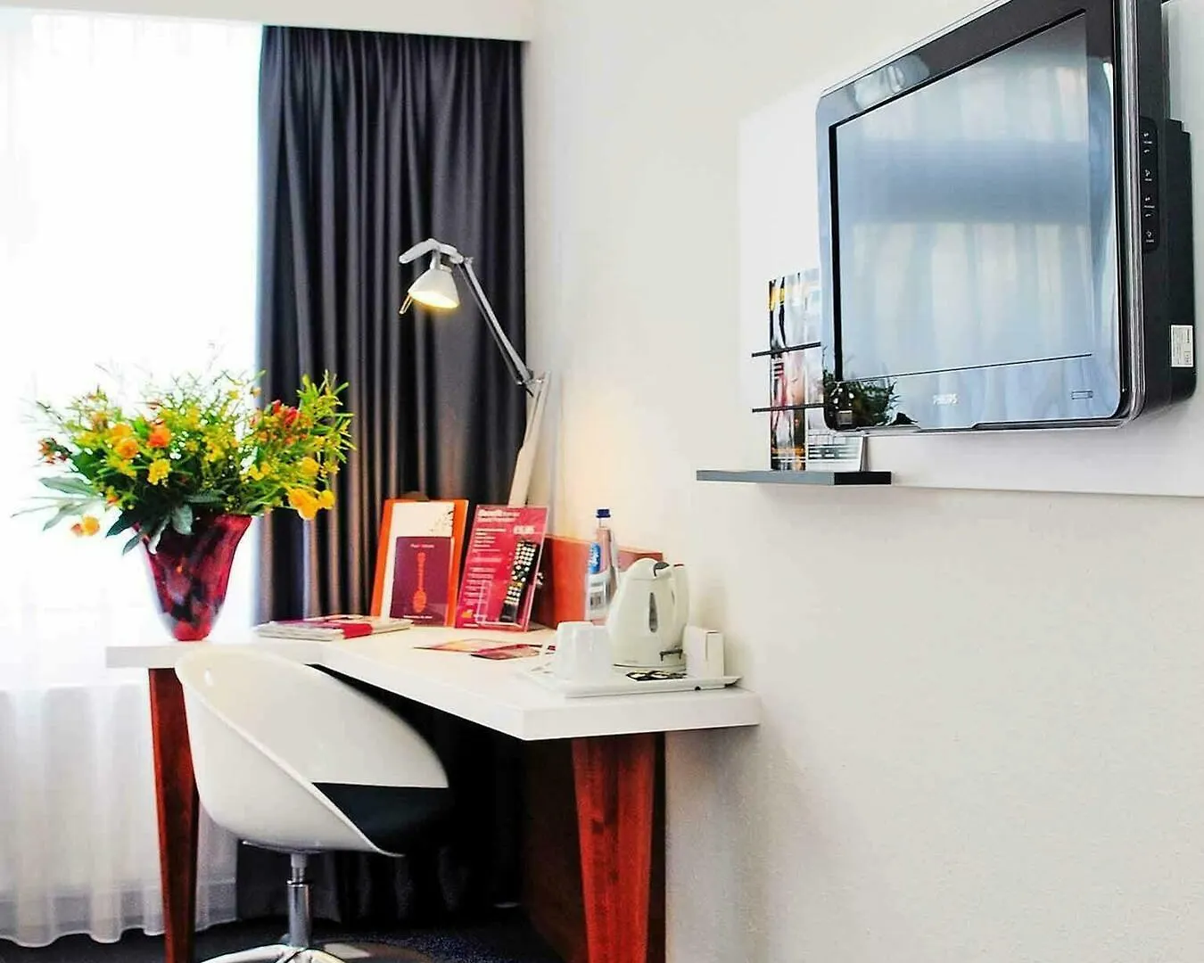 Mercure Hotel Amsterdam West 4*,