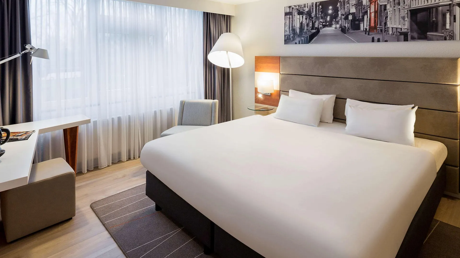 Mercure Hotel Amsterdam West 4*,